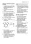 Page 23uso diario electrolux  23
Selección e inicio de un programa
de lavado
1. Compruebe que los cestos están
cargados correctamente y que los
brazos aspersores giran sin
obstrucción
2. Compruebe que el grifo está
abierto
3. Cierre la puerta del lavavajillas.
4. Gire el mando de programas hasta
que el indicador de programa
coincida con el programa que
desea ejecutar (consulte la tabla
Programas de lavado).
Se enciende el indicador luminoso
de encendido/apagado.
Empiezan a destellar los
indicadores de las...