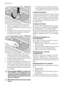 Page 424. Tome el filtro grueso (A) por el asa con
orificio y extráigalo del microfiltro (B).
5. Limpie todos los filtros a fondo con agua
corriente.
6. Extraiga el filtro plano (C) de la base del
compartimiento de lavado y limpie las
dos caras a conciencia.
7. Vuelva a colocar el filtro plano (C) en la
base del compartimiento de lavado y
compruebe que encaja perfectamente.
8. Coloque el filtro grueso (A) en el microfil-
tro (B) y presiónelos entre sí.
9. Coloque la combinación de filtros en su
posición y...