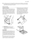 Page 65Los datos de consumo de este gráfico se indican a título orientativo, ya que pueden
variar dependiendo de la cantidad y del tipo de prendas, de la temperatura del agua
de entrada y de la temperatura ambiente.
INSTALACIÓN
Levantar la máquina
Tenga cuidado a la hora de levantar la má-
quina. Un método incorrecto puede causar
lesiones corporales e incrementar el riesgo
de daños en la máquina. Abra la puerta y
sujete la parte interior superior de la abertu-
ra de la puerta. También puede levantar la
máquina...