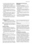 Page 27• csomagolja az ételt alufóliába vagy fol-
packba, és ellenőrizze, hogy sikerült-e a
csomagolással kizárni a levegőt;
• ne hagyja, hogy a friss, még meg nem fa-
gyott élelmiszerek hozzáérjenek a már le-
fagyasztott adagokhoz, mert különben az
utóbbiaknak megemelkedik a hőmérsék-
lete;
• a zsírszegény ételeket könnyebben és
hosszabb ideig lehet tárolni, mint a zsíro-
sakat; a só csökkenti az élelmiszerek élet-
tartamát;
• ha a vízből képződött jeget a fagyasztóre-
keszből történő kivétel után rögtön fo-...