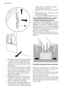 Page 32A
4. Izskrūvējiet vārstu pretēji pulksteņrādītā-
ju kustības virzienam (pievērsiet īpašu
uzmanību tam, lai nepazaudētu vārsta
blīvējumu, jo tas paredzēts pareizai funk-
ciju darbībai).
5. Iztīriet rezervuāra vāku, vārstu un blīvē-
jumu, izmantojot silta ūdens un neitrālu
ziepju maisījumu. Noskalojiet to un ielie-
ciet durvju atverē, kamēr tīrāt citas sa-
stāvdaļas (lai novērstu auksta gaisa iz-
plūdi no ledusskapja).
6. Mazgājiet rezervuāru un piltuvi trauku
mazgājamā mašīnā vai, izmantojot silta
ūdens...