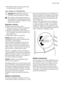 Page 47• Neviršykite maisto produktų gamintojo
nurodyto laikymo trukmės.
VALYMAS IR PRIEŽIŪRA
Atsargiai Prieš atlikdami techninę
priežiūrą, ištraukite prietaiso kištuką.
Šio prietaiso aušinamajame įtaise yra
angliavandenilio; todėl šį įtaisą techniš-
kai prižiūrėti ir užpildyti leidžiama tik įga-
liotiems technikams.
Reguliarus valymas
Prietaisą būtina reguliariai valyti:
• Vidinius paviršius ir priedus valykite šilto
vandens ir neutralaus muilo tirpalu.
• Reguliariai patikrinkite durelių tarpiklius ir
juos...