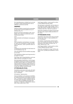 Page 9899
DANSKDK
Hvis batteriklemmerne er beklædt med oxid, skal 
de rengøres. Rengør batteriklemmerne med en 
stålbørste og smør dem med fedt.
SMØRING
Maskinens leddelte styreaksel har fire smørenipler, 
der skal smøres med universalfedt for hver 25 
driftstimer (fig. 14). 
Bemærk: Den fjerde smørenippel er ikke vist på 
billedet. Den er placeret på undersiden, på den 
fleksible aksels forleje.
F530:
Smør styrekæden med kædespray et par gange pr. 
sæson.
F540:
Smør styrekæderne med kædespray et par gange 
pr....