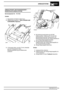 Page 64AIRBAGSYSTEM
11
REPARATUR AIRBAG-STEUER- UND DIAGNOSEGERÄT -
DEZENTRALES AIRBAG-SYSTEM
Servicereparatur Nr. - 76.74.03
Ausbau
1.Massekable der Batterie abklemmen.
2.Mittelkonsole ausbauen.
Siehe CHASSIS UND
KAROSSERIE, Reparatur.
3.4 Schrauben lösen und die 2 Fond-Luftkanäle
aus der Einbauposition lösen.
Befestigungshalterung der Mittelkonsole
ausbauen.
4.Mit Schlitzschraubendreher die GELBE
Halterung lösen, Halterung 30 mm aus dem
Mehrfachsteckverbinder herausziehen und
Mehrfachsteckverbinder des...