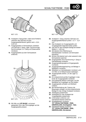 Page 729SCHALTGETRIEBE - R380
ÜBERHOLUNG 37-31
16.Axialspiel 2. Gang prüfen, indem eine Fühllehre 
zwischen das Zahnrad und den 
Ausgangswellenflansch geführt wird = 0,04 - 
0,20 mm.   
17.Ausgangswelle im Schraubstock umdrehen 
und Zahnrad 3. Gang, Lager, Synchronringe, 
Synchronkörper 3./4. Gang und Distanzstück 
montieren.  
18.Ausgangswelle aus dem Schraubstock 
entfernen.  
19.Mit Hilfe von LRT-99-002  und einem 
geeigneten Dorn das Führungslager auf die 
Ausgangswelle pressen.  20.Axialspiel 3. Gang...