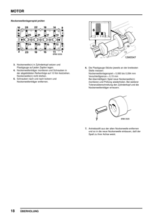 Page 39MOTOR
18
ÜBERHOLUNG
Nockenwellenlagerspiel prüfen
3.Nockenwelle(n) in Zylinderkopf setzen und
Plastigauge auf jeden Zapfen legen.
4.Nockenwellenträger montieren und Schrauben in
der abgebildeten Reihenfolge auf 10 Nm festziehen.
Nockenwelle(n) nicht drehen.
5.Schrauben nach und nach lockern und
Nockenwellenträger entfernen.
6.Die Plastigauge-Stücke jeweils an der breitesten
Stelle messen:
Nockenwellenlagerspiel = 0,060 bis 0,094 mm
Verschleißgrenze = 0,15 mm
Bei übermäßigem Spiel neue Nockenwelle(n)...