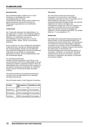 Page 849KLIMAANLAGE
12
BESCHREIBUNG UND FUNKTIONSWEISE
Betriebsschalter
Bei den Betriebsschaltern handelt es sich um zwei
Drucktasten an der Mittelkonsole, einen
Klimaanlagenschalter und einen
Frischluft/Umluft-Schalter. Beide Schalter enthalten eine
gelbe Kontrolleuchte, die leuchtet, die wenn die
Klimaanlage eingeschaltet bzw. die Umluftfunktion
gewählt ist.
Trinärschalter
Der Trinärschalter überwacht den Kältemitteldruck, um
den Kompressor zu schützen, den Kondensierungsdruck
des Kältemittels zu steuern und...