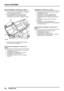 Page 65SCHALTGETRIEBE
36
ÜBERHOLUNG
Unteres Schaltgehäuse - Getriebe Typ A - Einbau
1.Hylosil RTV 102 auf die Auflageflächen aufbringen
und an Getriebehals montieren.
2.Unteres Schaltgehäuse am Getriebehals und
Getriebegehäuse in Position bringen, dabei
sicherstellen, daß die Rollen im Quadranten liegen.
3.3 Schrauben an den gezeigten Stellen einsetzen,
aber noch nicht ganz festziehen.
Verteilergetriebe-Schaltgehäuse - Getriebe Typ A -
Einbau
1.Neue Dichtung mit Fett schmieren und am unteren
Schaltgehäuse...