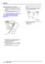 Page 43MOTOR
18
ÜBERHOLUNG
Ventile und Nockenwellen - Zusammenbau
1.Ventilführungen, Ventilschäfte, Federn, Deckel,
Federsitze und Ventilschaftöldichtungen mit Motoröl
schmieren.
2.Die Einlaßventile in ihre jeweilige Führung einbauen
und die Ventilschaftöldichtungen montieren.
VORSICHT: Bei diesem Motor sind SCHWARZE
Ventilschaftabdichtungen vorgesehen.
Verwenden Sie auf keinen Fall eine der
GRÜNEN Öldichtungen, die für ältere Motoren
bestimmt sind.
3.Ventilfedern und -deckel montieren, mit Werkzeug
LRT-...