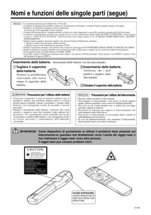 Page 119119
Nomi e funzioni delle singole parti (segue)
Inserimento delle batterie.Inserimento delle batterie AA nel telecomando.
Come dispositivo di puntamento si utilizza il puntatore laser presente sul
telecomando.on guardare mai direttamente verso l’uscita del raggio laser e
non indirizzare il raggio laser verso altre persone.
Il raggio laser può causare problemi visivi.Avvertenza
AVOID EXPOSURE-LASER RADIATION IS 
EMITTED FROM THIS 
APERTURE
1Togliere il coperchio
della batteria.
Premere la protuberanza...