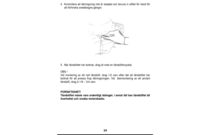 Page 2424
4.Kontrollera att tätningsring inte är skadad och skruva in stiftet för hand för
att förhindra sneddragna gängor.
5.När tändstiftet har bottnat, drag åt med en tändstiftsnyckel.
OBS !
Vid montering av ett nytt tändstift, drag 1/2 varv efter det att tändstiftet har
bottnat för att pressa ihop tätningsringen. Vid  återmontering av ett använt
tändstift, drag å 1/8 – 3/4 varv.
FORSIKTIGHET!
Tändstiftet måste vara ordentligt åtdraget. I annat fall kan tändstiftet bli
överhettat och orsaka motorskador. 