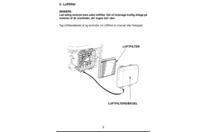 Page 77
2. Luftfilter
BEMÆRK:
Lad aldrig motoren køre uden luftfilter. Det vil forårsage kraftig slitage på
motoren af de urenheder, der suges ind i den.
Tag luftfilterdækslet af og kontroller om luftfiltret er snavset eller tilstoppet.
LUFTFILTER
LUFTFILTERDÆKSEL 