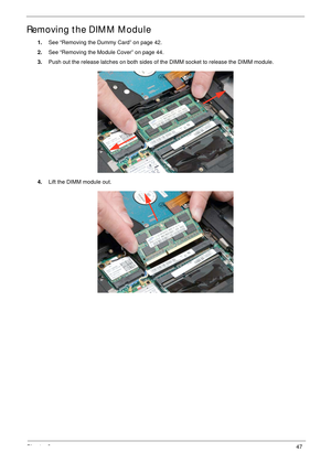 Page 57Chapter 347
Removing the DIMM Module
1.See “Removing the Dummy Card” on page 42.
2.See “Removing the Module Cover” on page 44.
3.Push out the release latches on both sides of the DIMM socket to release the DIMM module.
4.Lift the DIMM module out. 
