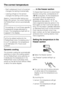 Page 20–Each subsequent touch of a sensor:
changes the setting incrementally.
–Leaving a finger on the sensor:
changes the setting continuously.
Approx. 5 seconds after taking your
finger off a sensor, the current setting of
the PerfectFresh zone is automatically
shown.
The settings,b1tob9have specific
temperature ranges allocated to
them. The temperature itself will not
appear in the display.
b5is the default setting for the
PerfectFresh zone. If a setting ofb1
tob4is selected, the temperature
can fall below...