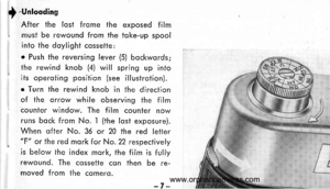 Page 10
) -Unloodins
After the lost frome the exposed film, must be rewound from the ioke-up spool
into the doylight cosseite:
o Push the reversing lever (5) bockwords;
the rewind knob (4) will spring up into iis operofing position (see illustrotion).
o Turn the rewind knob in the direction
of the orrow while observing the film
counfer window. The film counter now
runs bock from No. 1 (the losl exposure).
When ofter No. 36 or 20 the red letter
. F or the red mork for No. 22 respectively
is below ihe index mork,...