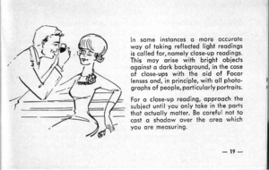 Page 23ln some insfonces o more occurotewoy of toking reflected light reodingsis colled for, nomely close-up reodings.This moy orise with bright obiectsogoinst o dqrk bockground, in the coseof close-ups with the oid of FocorIenses ond, in principle, with oll photo-grophs of people, porticulorly portroits.
For o close-up reoding, opprooch thesubiect unlil you only toke in ihe ports
thol octuolly motter. Be coreful not tocost o shodow over the oreo whichyou ore meosuring.
-19- 