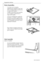 Page 28Equipement intérieur
28818 33 48-01/3
Porte-bouteilles
Il se place sur la clayette 
supérieure de l’appareil. Pour faci-
liter son déplacement, positionnez 
le rayon vers l’arrière.
Lorsque vous places une bouteille 
sur le support, positionnez le 
rayon vers l’avant.
Lors de la réfrigération rapide de 
bouteille ou canette, positionnez 
le support devant le diffuseur d’air 
(voir paragraphe «Fonction refroi-
dissement intensif».
Pour retirer le support porte bou-
teille, retirez la clayette puis dega-...