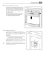 Page 49Posizionamento delle mensole
Per facilitare lintroduzione di alimenti di di-
verse dimensioni, le mensole della porta pos-
sono essere posizionate ad altezze differenti.
Per regolare laltezza delle mensole, proce-
dere come segue:
Tirare delicatamente il ripiano nella direzio-
ne indicata dalle frecce fino a sganciarlo,
poi riposizionarlo dove necessario.
Raffreddamento dellaria
La ventola del sistema Dynamic Air Cooling
(DAC) produce un raffreddamento degli alimenti
più veloce e una temperatura più...