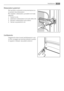 Page 57Distanziatori posteriori
Nel sacchetto contenente la documentazione so-
no presenti due distanziatori.
Per installare i distanziatori, procedere nel modo
seguente:
1. Svitare la vite.
2. Sistemare il distanziatore al di sotto della vite.
3. Ruotare il distanziatore verso destra.
4. Serrare nuovamente le viti.
Livellamento
Lapparecchio deve trovarsi perfettamente in pia-
no. Per correggere gli eventuali dislivelli è possibi-
le regolare in altezza i due piedini anteriori.
2
431
Installazione57
 