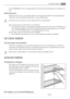 Page 21Als de COOLMATIC functie is ingeschakeld kan de temperatuurinstelling niet veranderd wor-
den.
Vakantiefunctie
Met deze functie kunt u de koelkast gesloten en leeg houden tijdens een lange vakantiepe-
riode (bijv. de zomervakantie) zonder dat u vieze luchtjes krijgt.
De koelruimte moet leeg zijn als de vakantiefunctie is ingeschakeld.
Ga als volgt te werk om de functie in te schakelen:
1. druk meerdere malen op de temperatuurregelaar (warmst) tot de letter H (Holiday) op
het temperatuurdisplay...