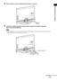 Page 23919ES
Procedimientos iniciales
8Fije el televisor con los tornillos que ha retirado en el paso 1.
9Coloque la cubierta posterior (suministrada) mediante los tornillos pequeños 
(M3 × 8 mm) (suministrados).
 Cuando transporte el televisor con el altavoz SS-CT500 instalado, no lo sujete por dicho altavoz. Si lo hace, 
podría sufrir lesiones o provocar daños materiales.
Nota
Cubierta posterior
continúa
 