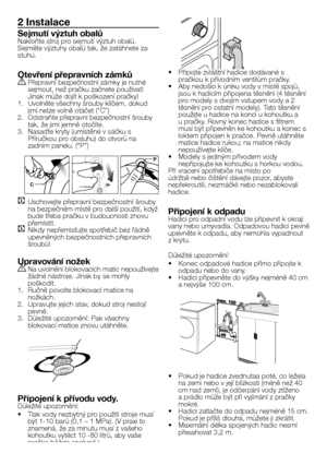 Page 27
27 - CZ
2 Instalace
Sejmutí výztuh obalůNakloňte stroj pro sejmutí výztuh obalů. Sejměte výztuhy obalů tak, že zatáhnete za stuhu.
Otevření přepravních zámkůA Přepravní bezpečnostní zámky je nutné sejmout, než pračku začnete používat! Jinak může dojít k poškození pračky!1. Uvolněte všechny šrouby klíčem, dokud jimi nelze volně otáčet ("C")2. Odstraňte přepravní bezpečnostní šrouby tak, že jimi jemně otočíte.3. Nasaďte kryty (umístěné v sáčku s Příručkou pro obsluhu) do otvorů na zadním panelu....