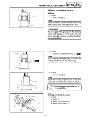 Page 2905 - 65
CHASREAR SHOCK ABSORBER
EC585000
ASSEMBLY AND INSTALLATION
EC585300
Bearing
1. Install:
Upper bearing 1 
NOTE:
Install the bearing parallel until the stopper ring
groove appears by pressing its outer race.
ACHTUNG:CAUTION:
Do not apply the grease on the bearing
outer race because it will wear the rear
shock absorber surface on which the bear-
ing is press fitted.
2. Install:
Stopper ring (upper bearing) 1 
NOTE:
After installing the stopper ring, push back the
bearing until it contacts the...