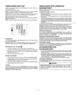 Page 5DK
19
ANBEFALINGER VEDR. OLIE
Anvend en selvrensende kvalitetsolie, der er klassificeret som "For SF, SG, SH, SJ" eller
en anden bedre oliekvalitet.
Der må ikke anvendes særlige additiver.
SAE 30 5 C og højere er velegnet til almindelig brug ved mere end 5 °C. Hvis denne kvalitet
anvendes ved temperaturer under 5 °C, kan motoren have svært ved at starte.
10W-30 18 til 38 C er mere velegnet til varierende temperaturforhold. Denne kvalitet olie
forbedrer startevnen i koldt vejr, men kan øge...